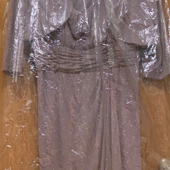 Dress - Picture 5 of 5